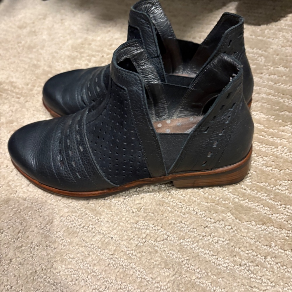 naot booties - image 2